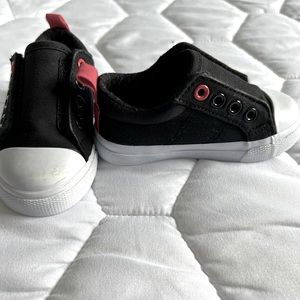 Cat and Jack Sneakers, size 5! Black and White shoes with side Velcro. :)